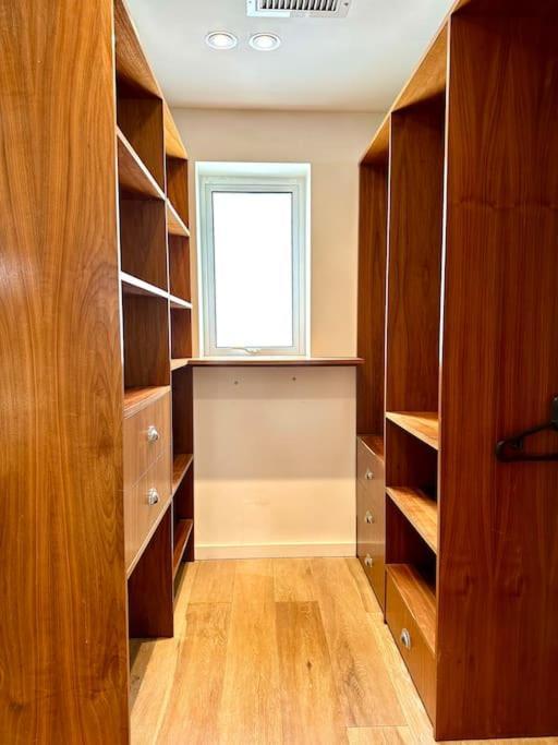 Stunning Panoramic Sea View Beach Location - Sleeps Up To 4 People - Free Parking - The Best Beach! - Great Location - Fast Wifi - Smart Tv - Newly Decorated - Sleeps Up To 4! Close To Bournemouth & Poole Town Centre & Sandbanks Ngoại thất bức ảnh