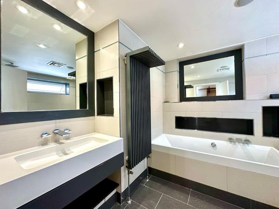 Stunning Panoramic Sea View Beach Location - Sleeps Up To 4 People - Free Parking - The Best Beach! - Great Location - Fast Wifi - Smart Tv - Newly Decorated - Sleeps Up To 4! Close To Bournemouth & Poole Town Centre & Sandbanks Ngoại thất bức ảnh