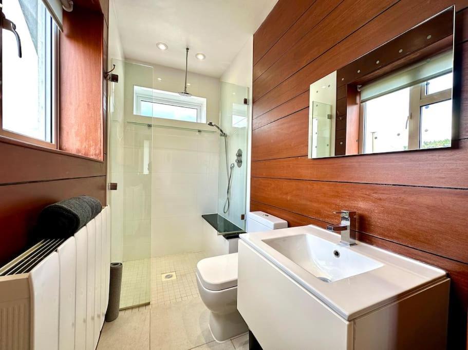 Stunning Panoramic Sea View Beach Location - Sleeps Up To 4 People - Free Parking - The Best Beach! - Great Location - Fast Wifi - Smart Tv - Newly Decorated - Sleeps Up To 4! Close To Bournemouth & Poole Town Centre & Sandbanks Ngoại thất bức ảnh